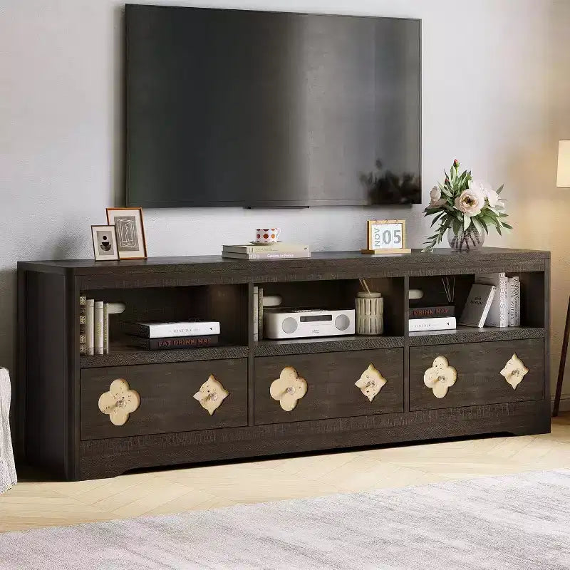 Mueble de TV Moderno de Mediados de Siglo de 70" para TV de 85" - Cajón Tallado con Tiradores de Cristal, Gestión de Cables, Capacidad de 220 libras, Centro de Medios de Madera MDF