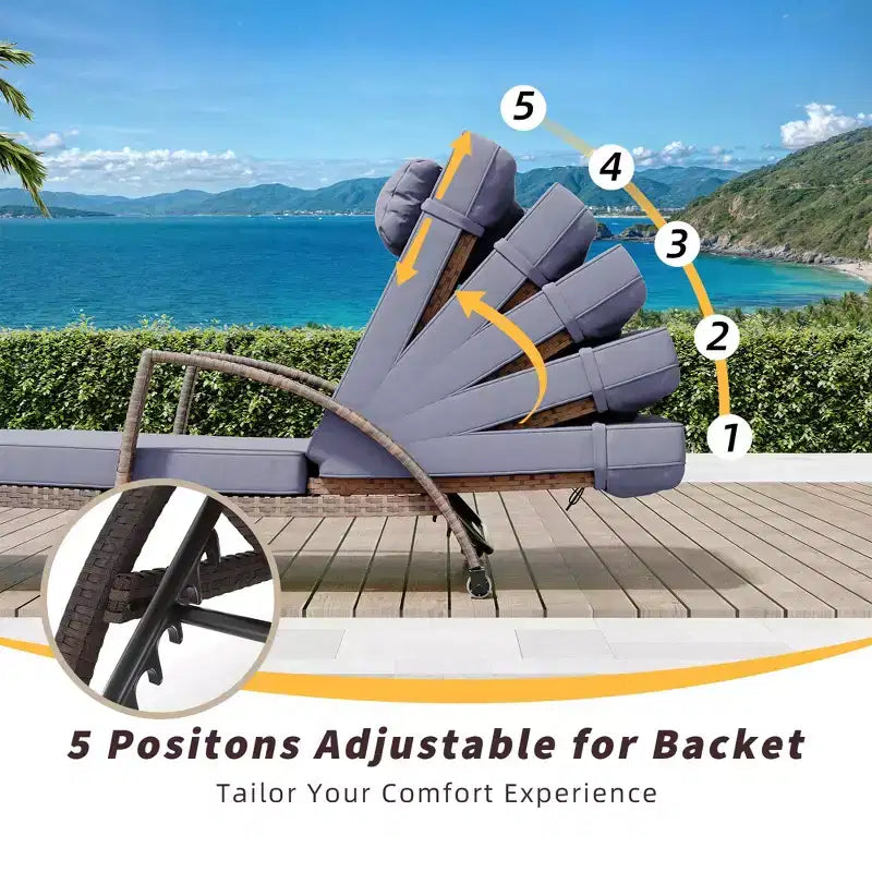 Chaises longues de jardin en rotin, transats de patio inclinables et réglables 5 positions, avec accoudoirs, coussins, oreillers et roulettes