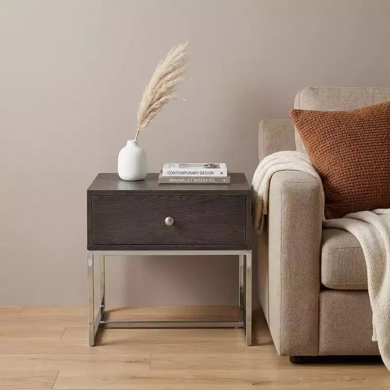 Table d'appoint rectangulaire HomeRoots 22 en bois manufacturé chêne gris et chrome avec tiroir