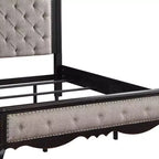 Cama Queen de 169 cm, tela beige, acabado negro antiguo - Tapicería de lino, marco de madera, diseño capitoné