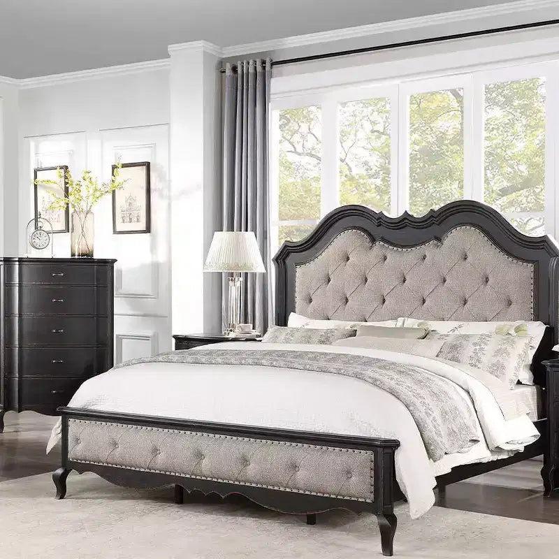 Cama Queen de 169 cm, tela beige, acabado negro antiguo - Tapicería de lino, marco de madera, diseño capitoné