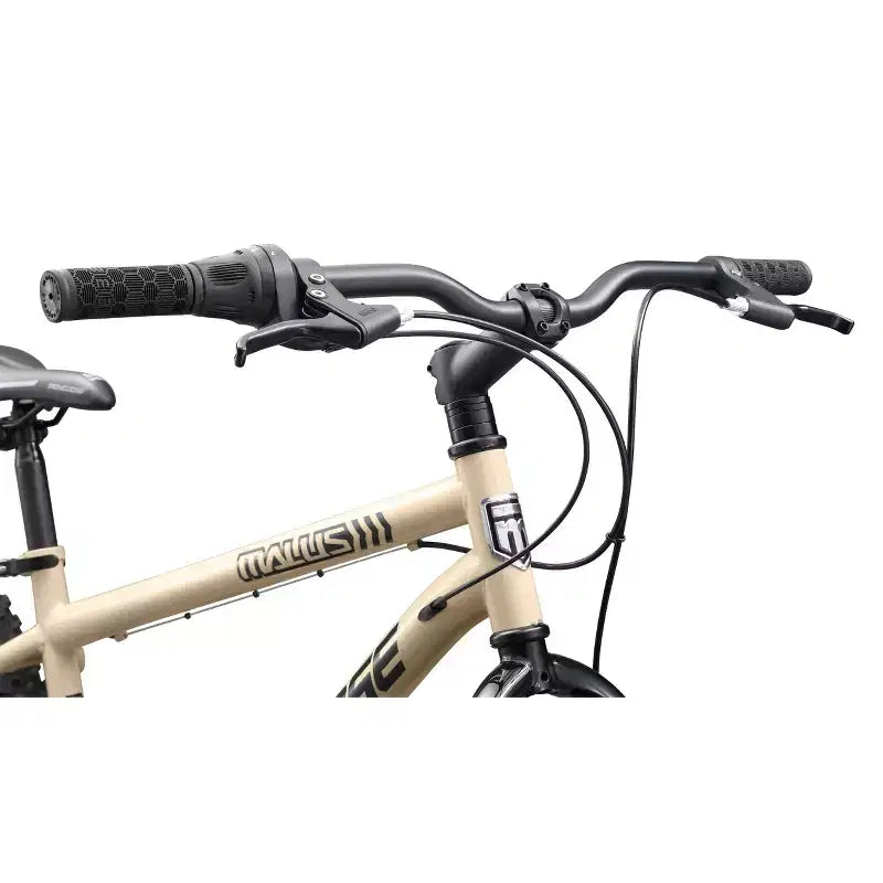 Bicicleta de montaña Mongoose Malus 26 de adulto con neumáticos anchos