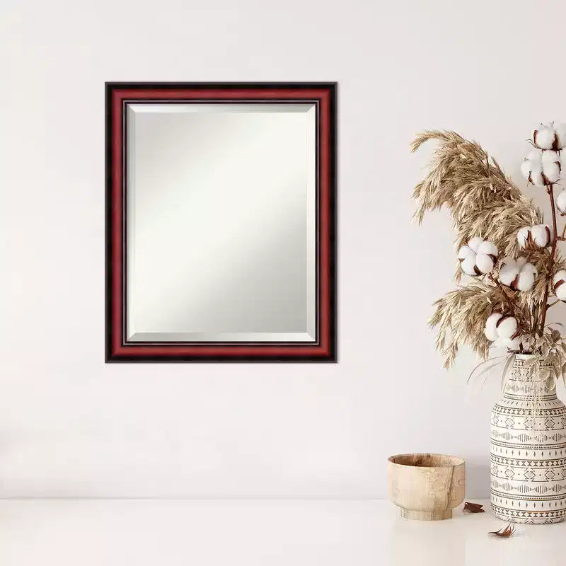 Espejo de pared con marco de madera biselado Rubino Cherry Scoop de Amanti Art