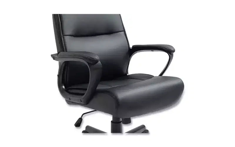 Silla de trabajo con respaldo alto, soporta hasta 124.74 kg, altura del asiento de 44.60 a 54.30 cm, asiento/respaldo negro, base negra