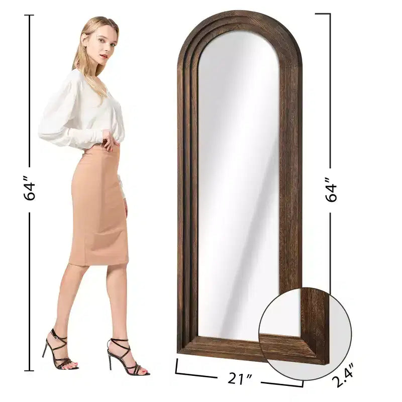 Miroir sur pied plein cadre Dovelina à cadre en bois, dessus arqué