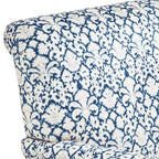 55 Downing Street Nottingham Sillón de tela azul y blanco