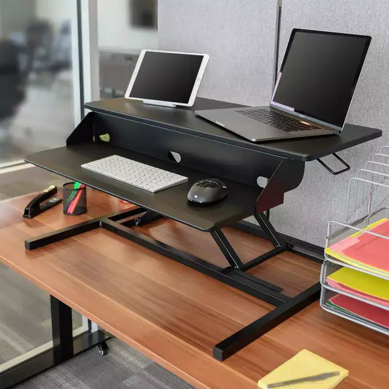 Soporte elevador para monitor de escritorio de pie de dos niveles con bandeja de teclado incorporada Stand Up Desk Store AirRise Pro (blanco, 32 de ancho)