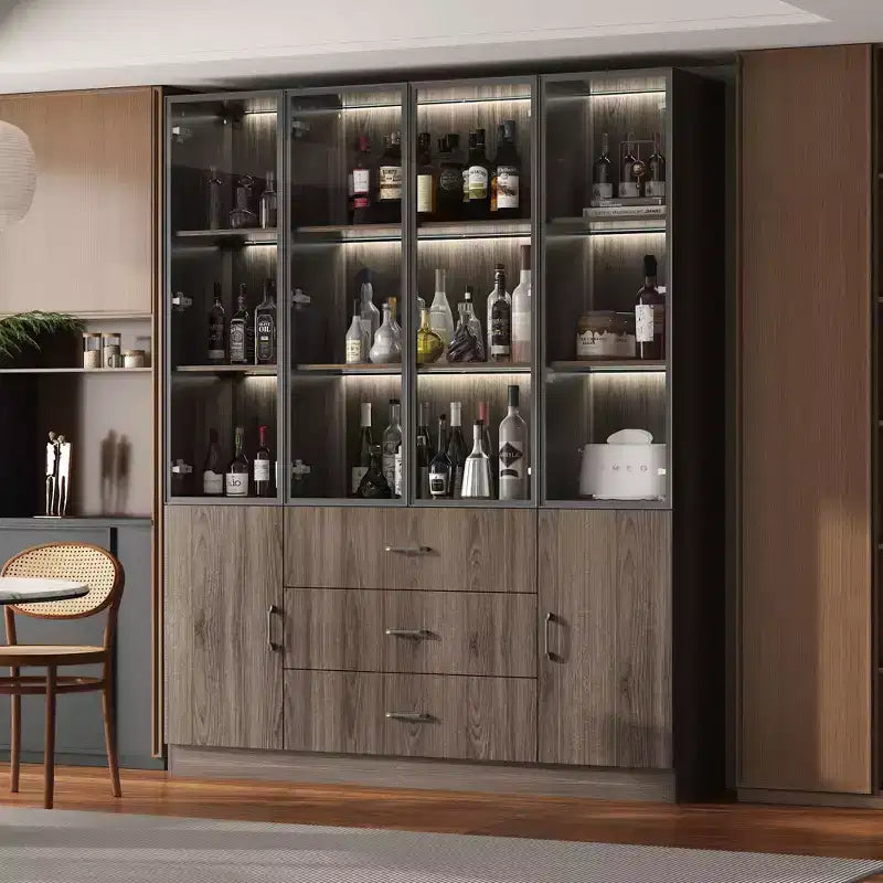 Mueble expositor de madera marrón con puertas de cristal y luces LED