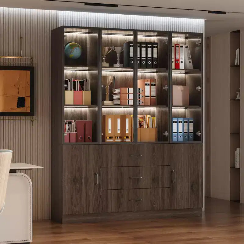 Mueble expositor de madera marrón con puertas de cristal y luces LED